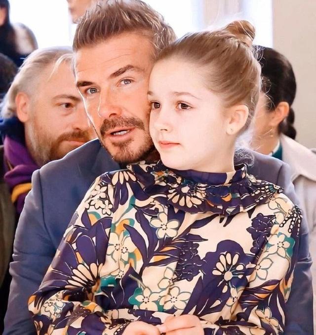 Công chúa út nhà David Beckham: Học trường quý tộc đắt đỏ, sinh ra đã ngậm thìa vàng thứ thiệt - Ảnh 1.