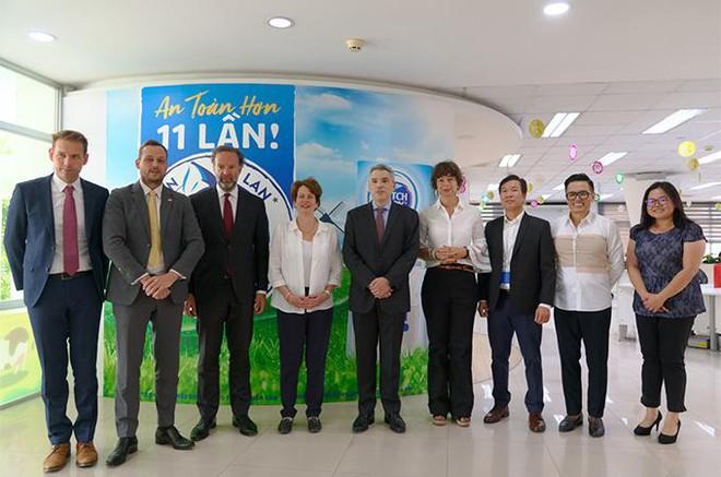 Thứ trưởng Bộ Ngoại giao Hà Lan đánh giá cao vai trò của FrieslandCampina hơn 25 năm đóng góp cho phát triển bền vững tại Việt Nam ảnh 1