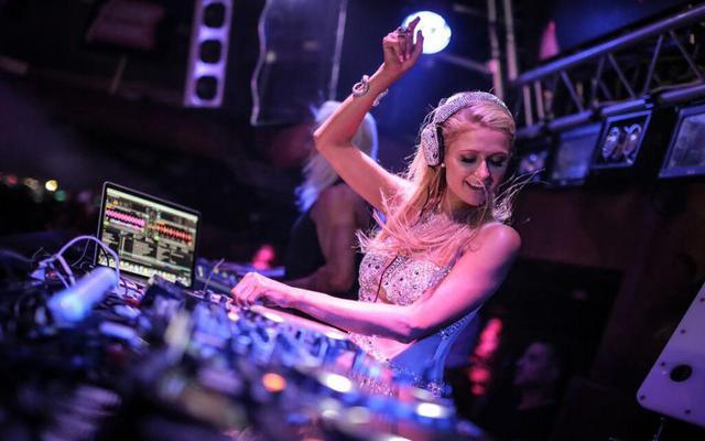 Paris Hilton – cháu gái của ông chủ tập toàn khách sạn nổi tiếng thế giới: Kiếm tiền và tiêu tiền theo cách không giống ai - Ảnh 4.