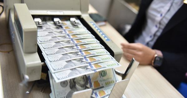 Giá USD ngân hàng tăng kịch trần lên 24.885 đồng/USD