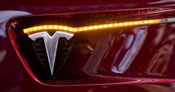 Từng tự tin không cần quảng cáo, Tesla bất ngờ thay đổi chiến lược để thoát  'ế'
