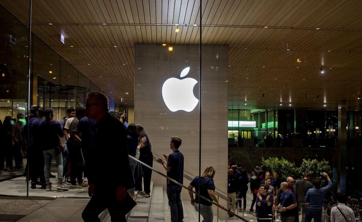 Apple có thể mất 1 tỷ USD mỗi tuần vì iPhone - Ảnh 1.