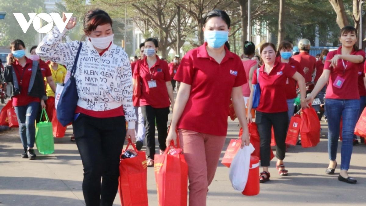 Bình Dương: Để người lao động “có tết” trong bối cảnh khó khăn - Ảnh 2.