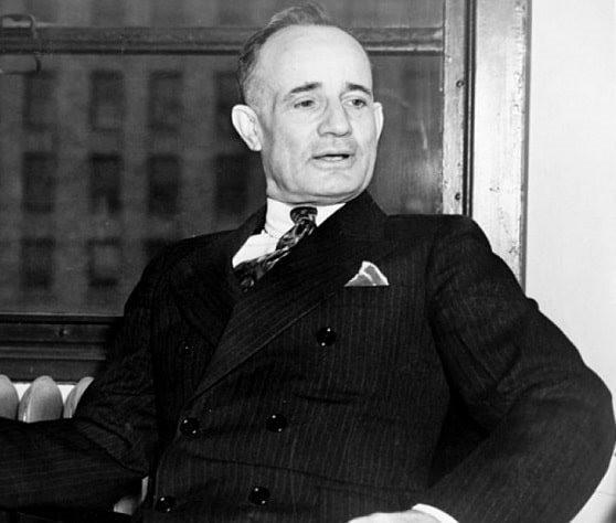 Napoleon Hill: Cái kết thảm cho cuộc đời 1 kẻ lừa đảo từ thiện, qua đời trong đơn độc và nghèo khó - Ảnh 1.