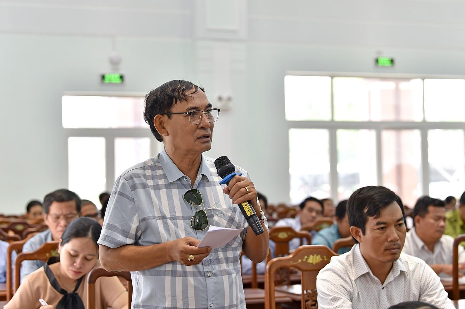 Cử tri huyện Phù Mỹ gửi ý kiến đến ĐBQH tỉnh. Ảnh: Hoàng Tuấn