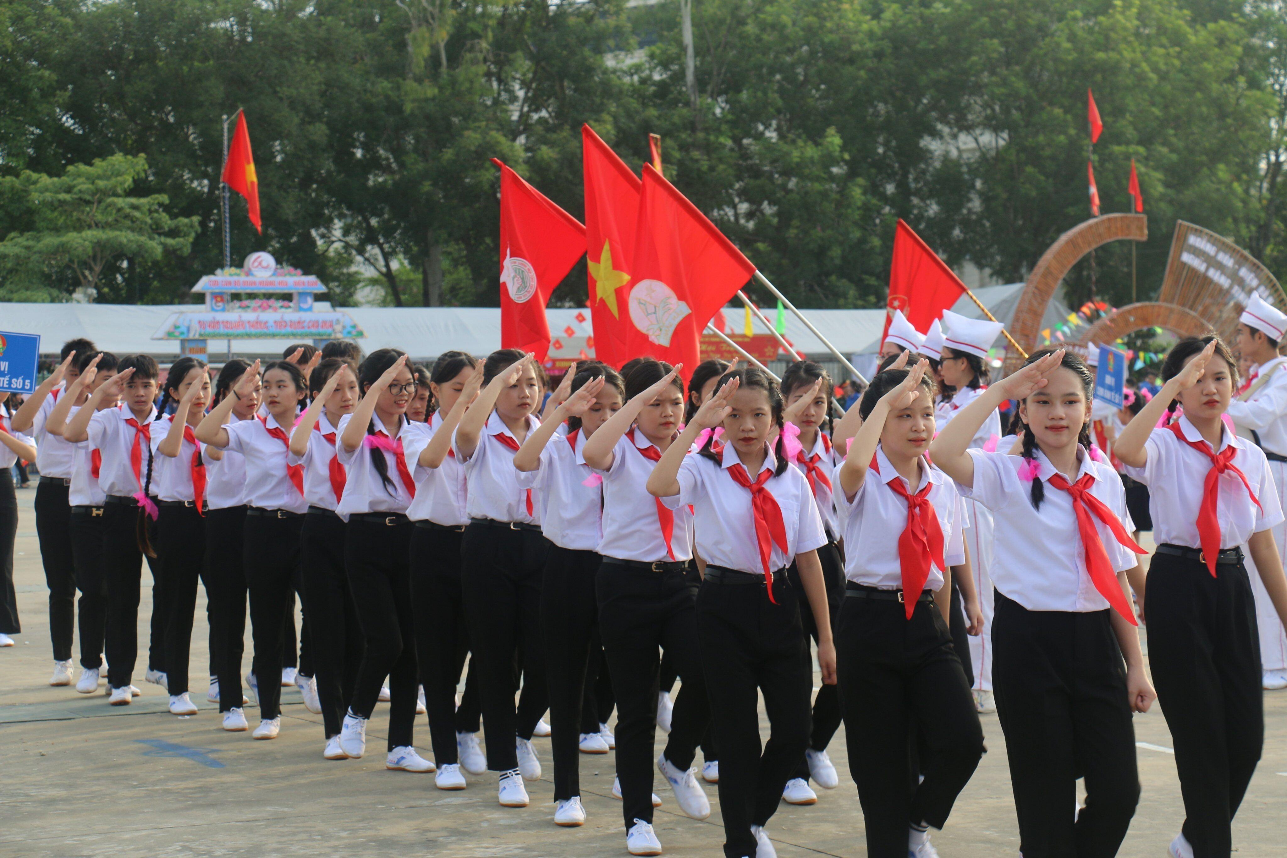 hoang-hoa-va-dien-ban-to-chuc-ky-niem-60-nam-ket-nghia_64b4c23754f44.jpg