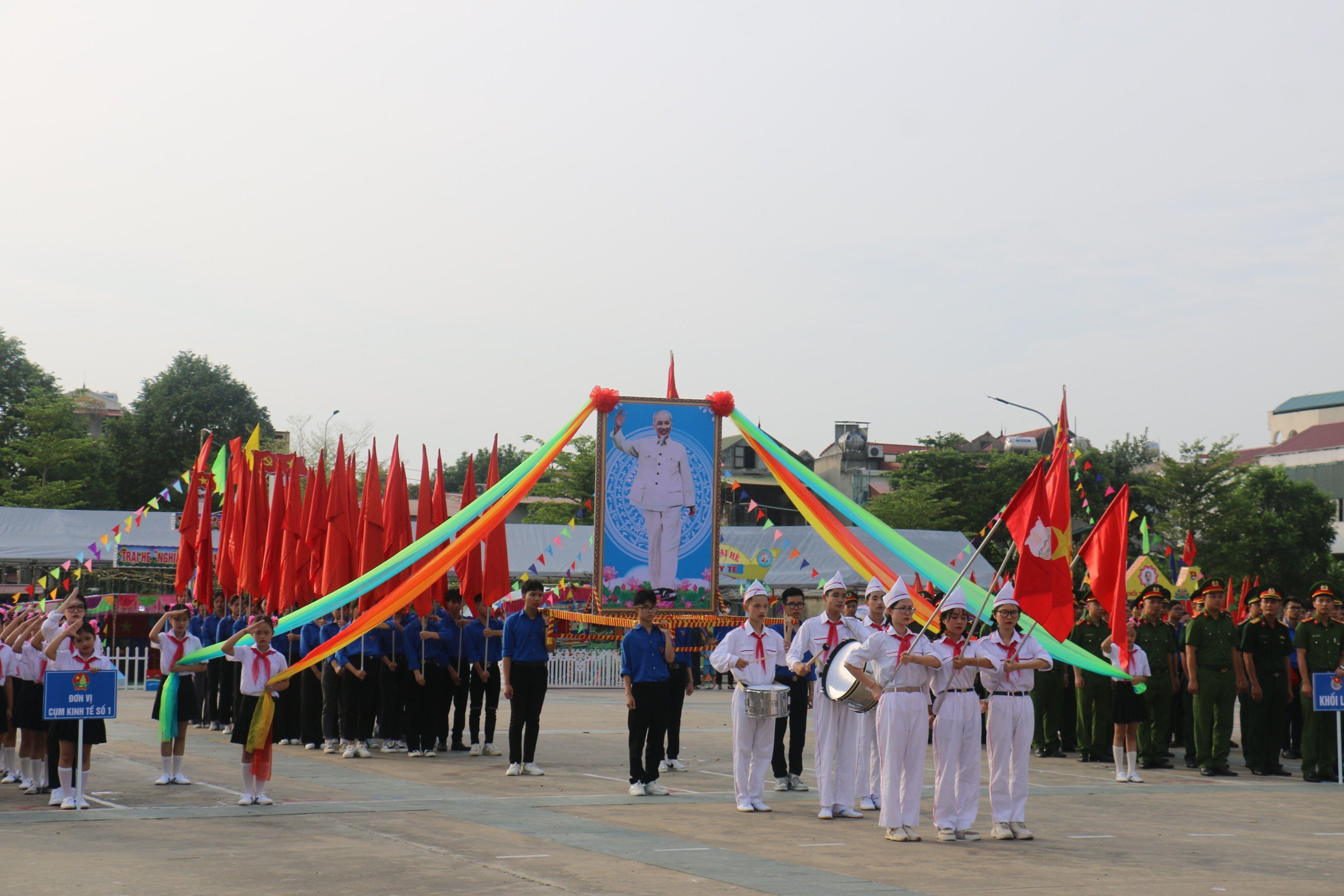 hoang-hoa-va-dien-ban-to-chuc-ky-niem-60-nam-ket-nghia_64b4c21f67525.jpg