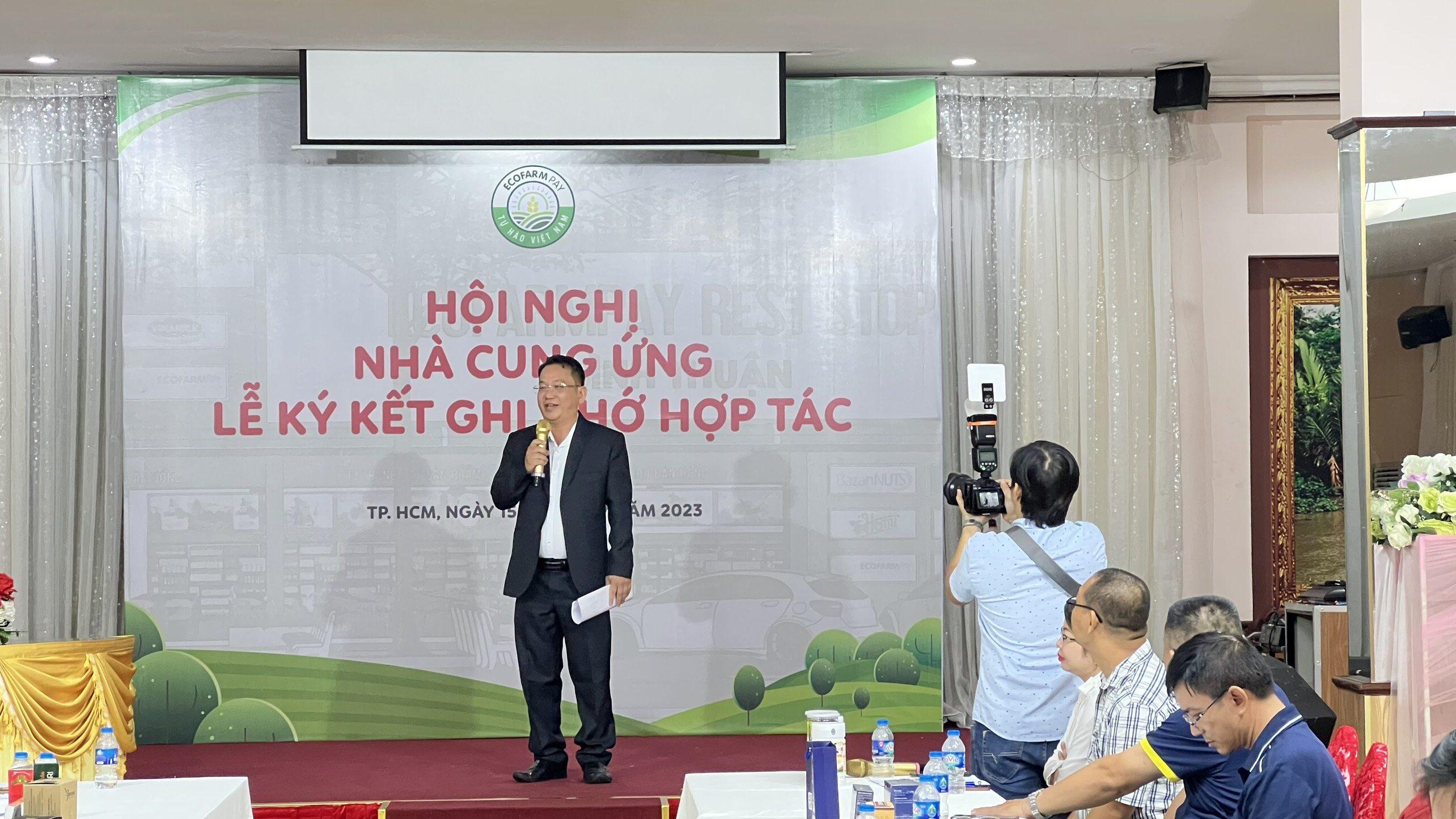 hoi-nghi-nha-cung-ung-va-le-ky-ket-ghi-nho-hop-tac-cung-cap-san-pham-trong-chuoi-he-thong-ecofarm-pay_64b4dd07a4f1b.jpg