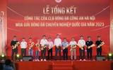 Thành viên Công an Hà Nội FC nâng cao cúp vô địch V-League tại lễ mừng công ảnh 13