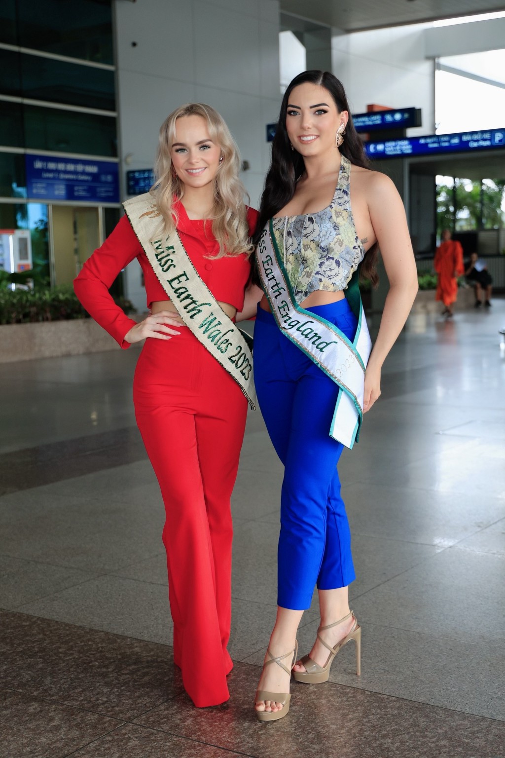 Loạt thí sinh Miss Earth 2023 diện áo dài khi đến Việt Nam