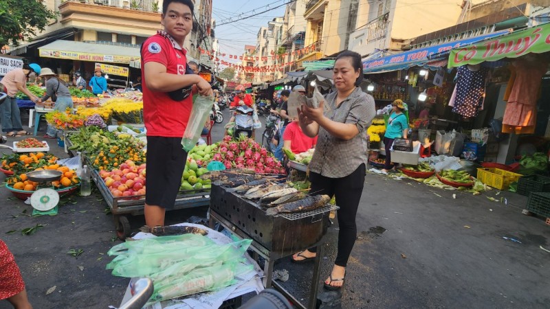 TP. Hồ Chí Minh: Heo quay, cá lóc nướng đắt hàng trong ngày vía Thần tài