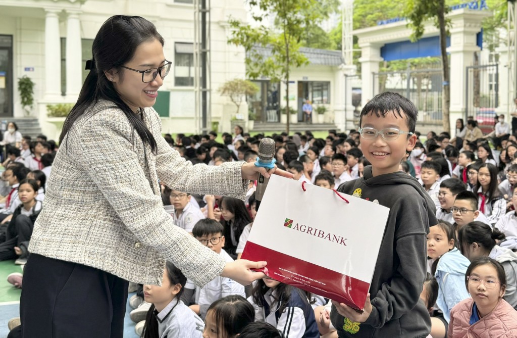 Học sinh, sinh viên là đối tượng rất cần có sự hiểu biết đúng và đầy đủ về các vấn đề tài chính ngân hàng trong bối cảnh xã hội hiện nay