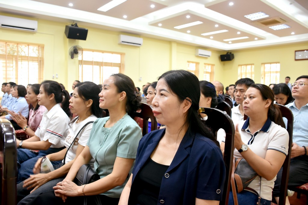 Hơn hơn 200 cán bộ Công đoàn, đoàn viên, công nhân, viên chức, lao động