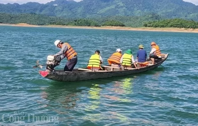 Quảng Bình: Kiểm tra hiện tượng cá chết hàng loạt ở hồ Rào Đá