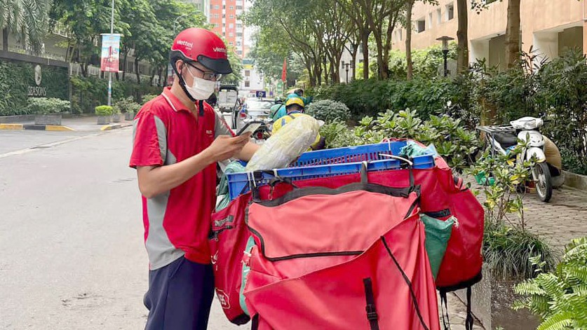 Các đơn hàng thường bọc kỹ càng bởi hộp giấy và nhiều lớp nilon