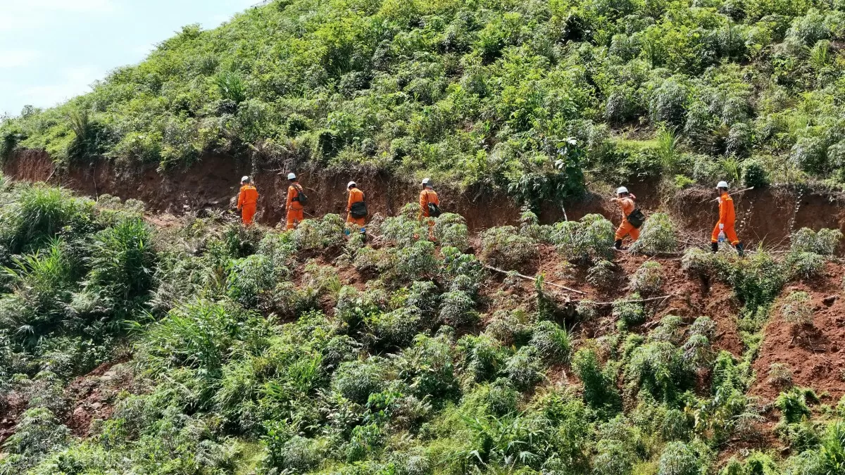 Truyền tải điện Tây Bắc: Căng mình xử lý sạt lở tuyến đường dây 220kV Tuyên Quang - Yên Bái Truyền tải điện Tây Bắc: Căng mình xử lý sạt lở tuyến đường dây 220kV Tuyên Quang - Yên Bái