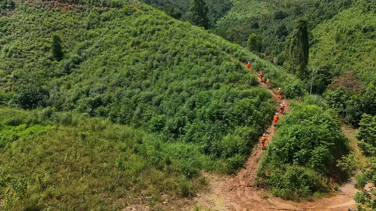 Truyền tải điện Tây Bắc: Căng mình xử lý sạt lở tuyến đường dây 220kV Tuyên Quang - Yên Bái Truyền tải điện Tây Bắc: Căng mình xử lý sạt lở tuyến đường dây 220kV Tuyên Quang - Yên Bái