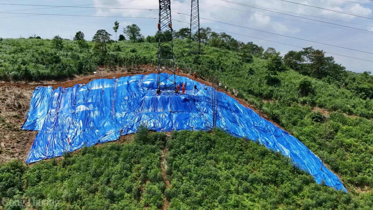 Truyền tải điện Tây Bắc: Căng mình xử lý sạt lở tuyến đường dây 220kV Tuyên Quang - Yên Bái Truyền tải điện Tây Bắc: Căng mình xử lý sạt lở tuyến đường dây 220kV Tuyên Quang - Yên Bái