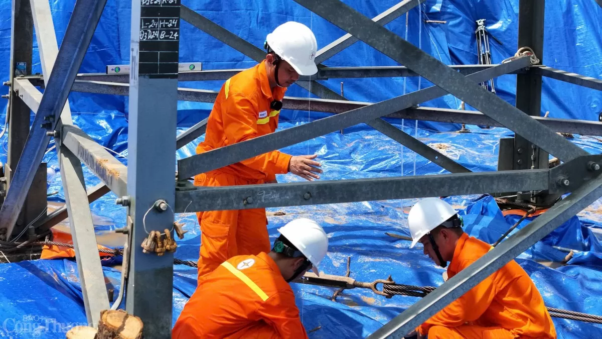 Truyền tải điện Tây Bắc: Căng mình xử lý sạt lở tuyến đường dây 220kV Tuyên Quang - Yên Bái Truyền tải điện Tây Bắc: Căng mình xử lý sạt lở tuyến đường dây 220kV Tuyên Quang - Yên Bái