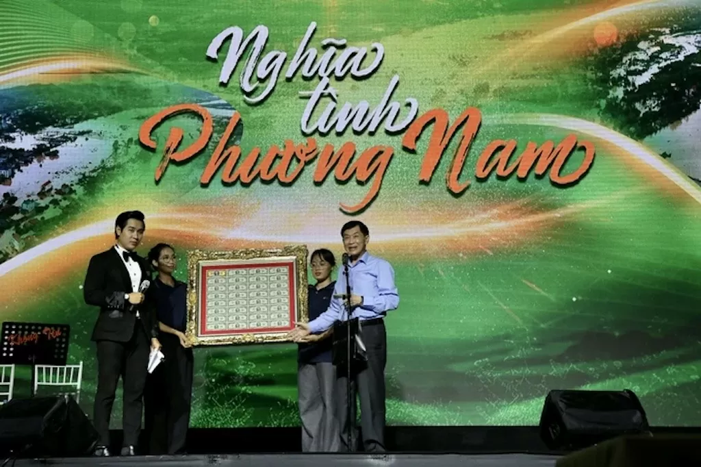 Đêm nhạc “Nghĩa tình phương Nam” quyên góp hơn 5 tỷ đồng để tái thiết làng Nủ Đêm nhạc “Nghĩa tình phương Nam” quyên góp hơn 5 tỷ đồng để tái thiết làng Nủ