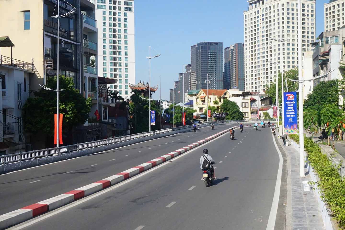 Tuyến đường có quy mô 4 đến 6 làn xe, giúp phương tiện lưu thông nhanh chóng. Ảnh: Nhật Minh