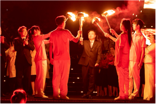 Bữa tiệc âm nhạc chào đón gần 8.000 tân sinh viên ĐH Đại Nam- Ảnh 3.