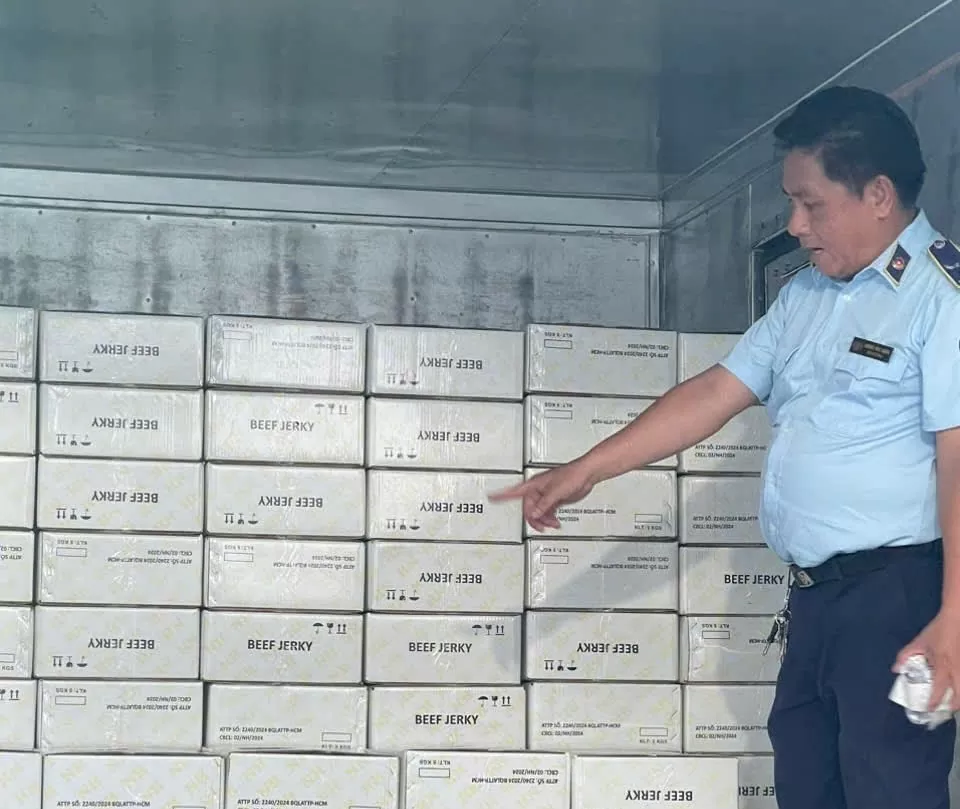 Lô hàng thịt bò khô được cho là của Công ty TNHH Thực phẩm Nhật Hưng chào bán trên mạng xã hội. Ảnh Cục Quản lý thị trường TP. Hồ Chí Minh TP. Hồ Chí Minh Lô hàng thịt bò khô được cho là của Công ty TNHH Thực phẩm Nhật Hưng chào bán trên mạng xã hội. Ảnh Cục Quản lý thị trường TP. Hồ Chí Minh