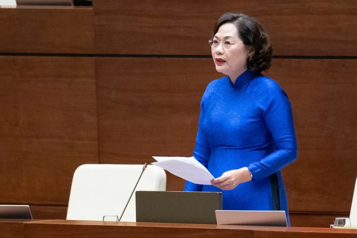 Thống đốc Ngân hàng Nhà nước Nguyễn Thị Hồng trả lời chất vấn Thống đốc Ngân hàng Nhà nước Nguyễn Thị Hồng trả lời chất vấn