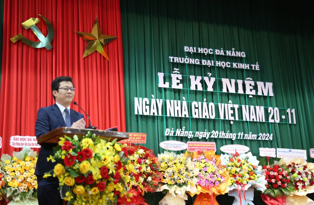 PGS.TS Lê Văn Huy – Hiệu trưởng Trường Đại học Kinh tế - Đại học Đà Nẵng phát biểu tại buổi lễ