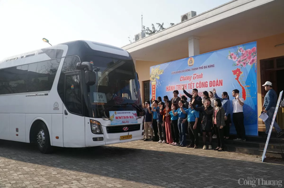 Những chuyến xe công đoàn đưa người lao động xa quê về đón Tết sum vầy cùng gia đình Những chuyến xe công đoàn đưa người lao động xa quê về đón Tết sum vầy cùng gia đình