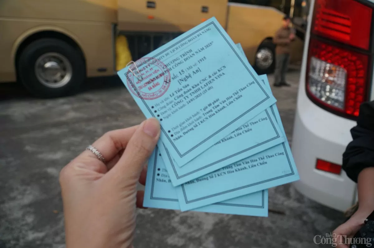 Vé xe, kiêm phiếu nhận quà 100.000 đồng/gia đình Vé xe, kiêm phiếu nhận quà 100.000 đồng/gia đình