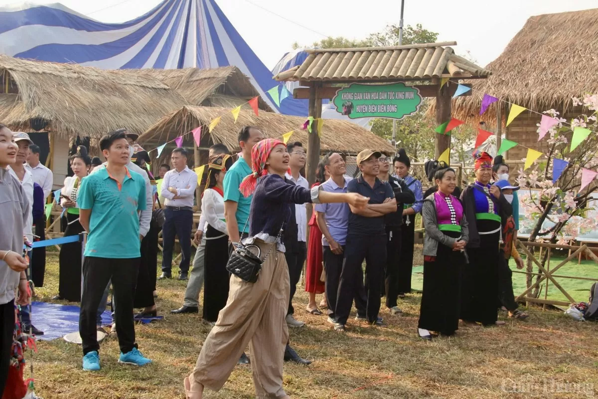 Bức tranh sống động về đời sống đồng bào dân tộc tại Lễ hội Hoa ban Điện Biên 2025