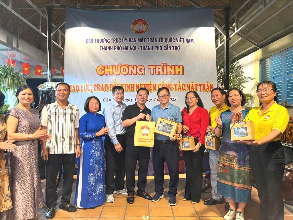 Trao đổi, học tập kinh nghiệm nâng cao chất lượng công tác Mặt trận