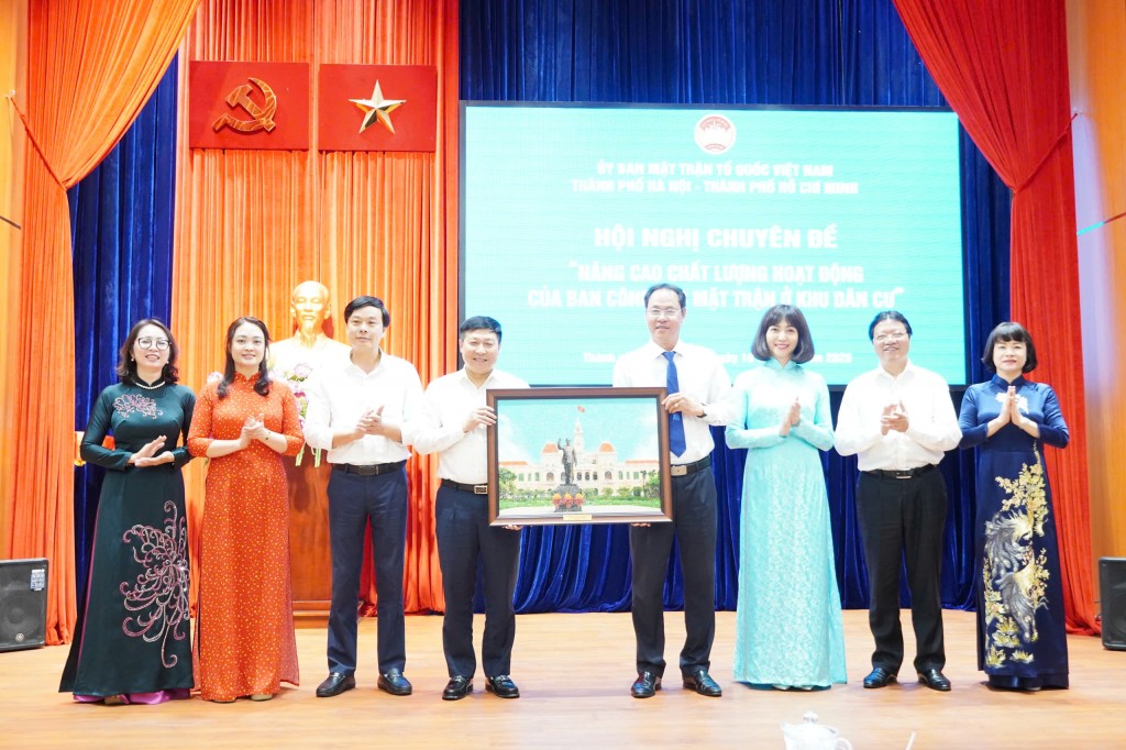 Trao đổi, học tập kinh nghiệm nâng cao chất lượng công tác Mặt trận