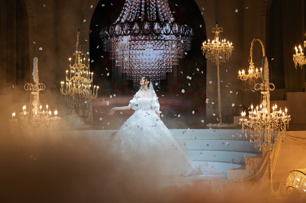 Không gian lãng mạn, đầy nghệ thuật của show diễn