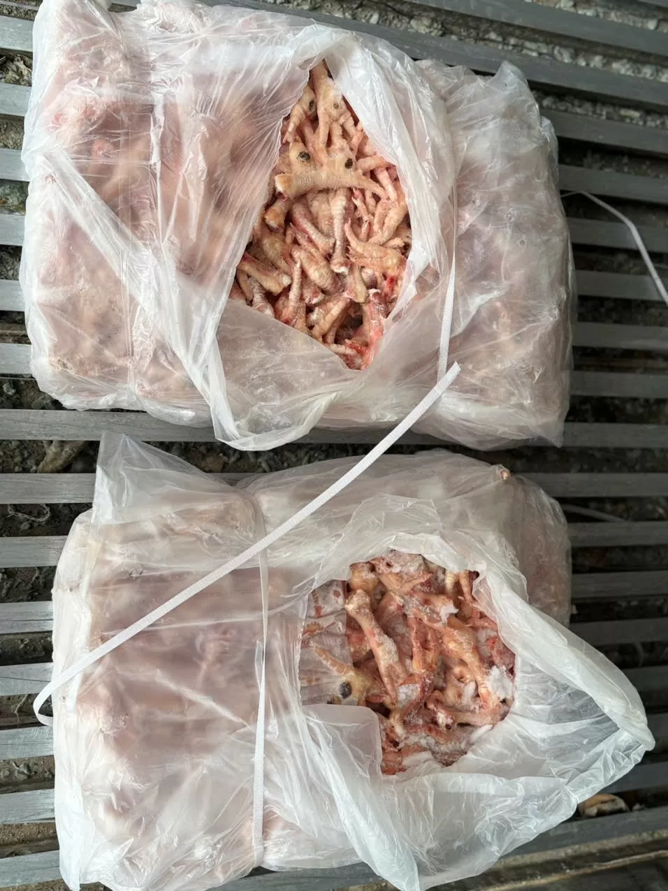 Lào Cai thu giữ hơn 1,5 tấn chân gà không rõnguồn gốc