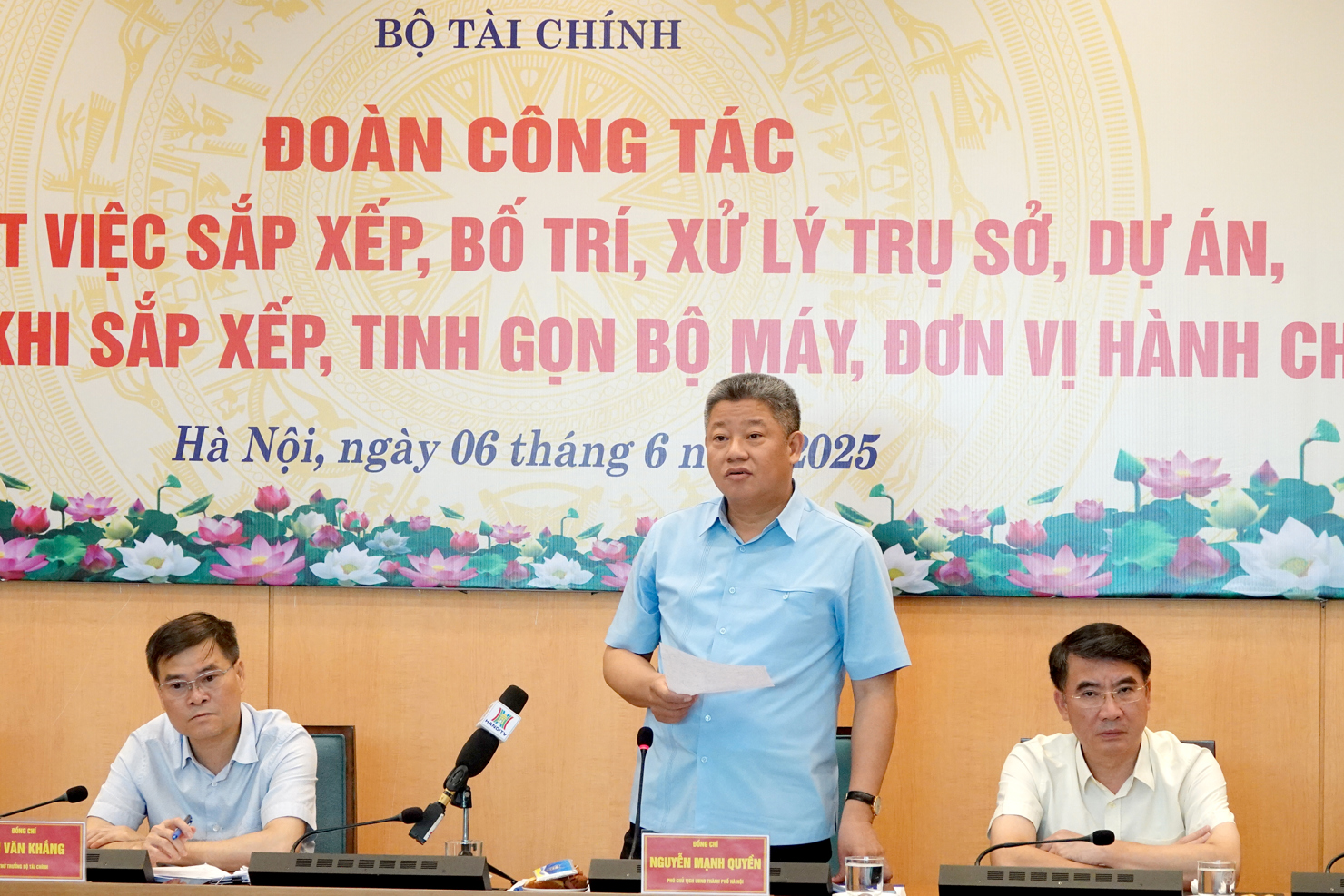 Phó Chủ tịch UBND TP. Hà Nội Nguyễn Mạnh Quyền phát biểu tại buổi làm việc.