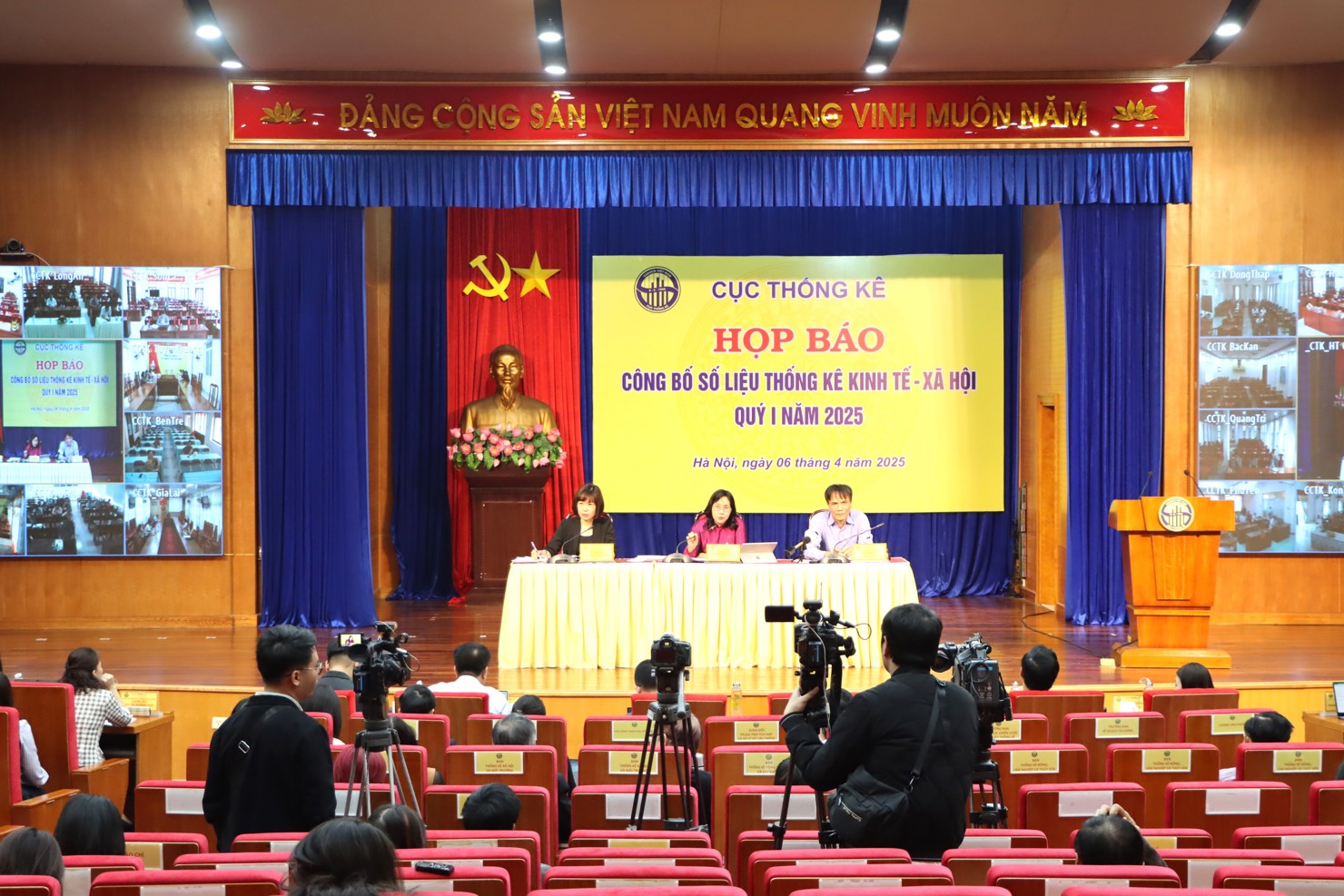 Việc ban hành quy chế phổ biến thông tin thống kê nhà nước của hệ thống tổ chức thống kê tập trung sẽ do Thủ trưởng cơ quan thống kê quốc gia thực hiện.