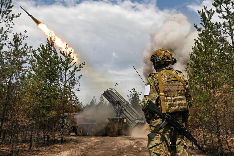 Nga dội hỏa lực vào các công sự của Ukraine. Nguồn: Sputnik