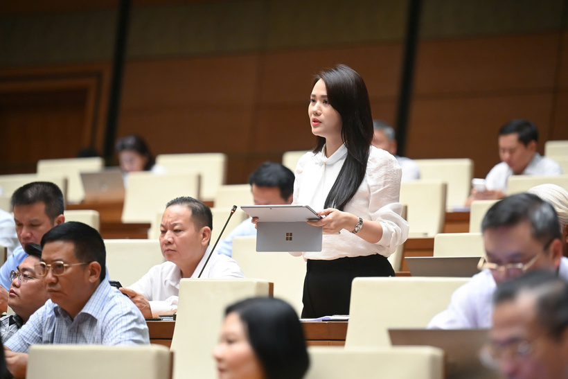 Đại biểu Vương Thị Hương (Đoàn Hà Giang). Ảnh: VPQH