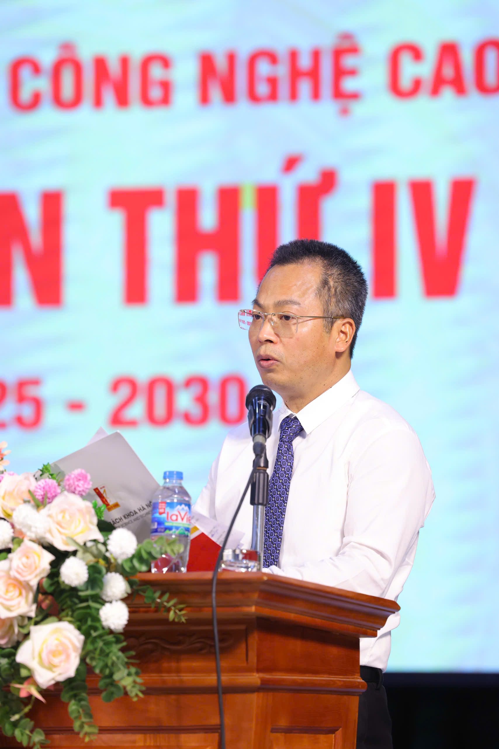 pham-van-hai.jpg