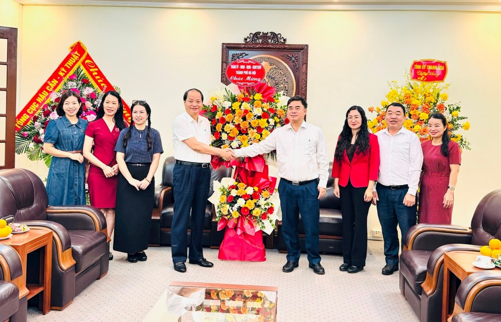 Lãnh đạo TP Hà Nội chúc mừng các cơ quan báo chí