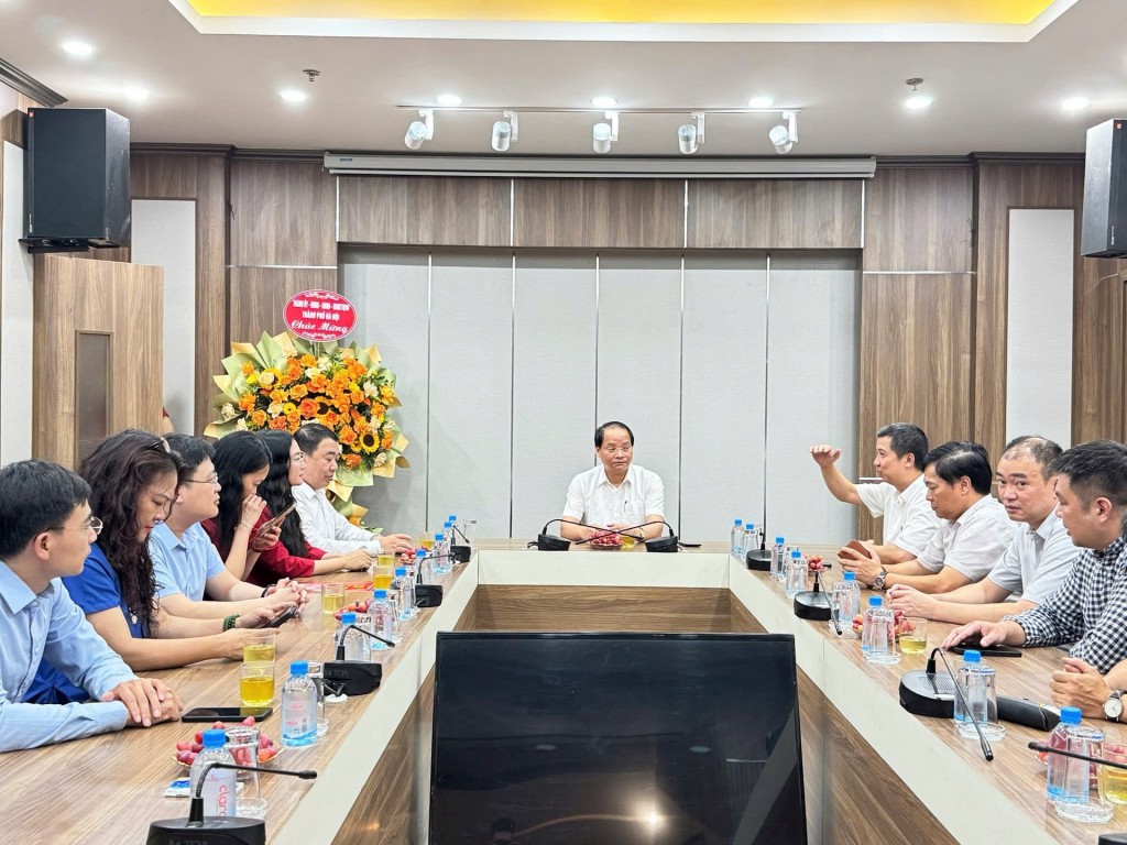 Lãnh đạo TP Hà Nội chúc mừng các cơ quan báo chí