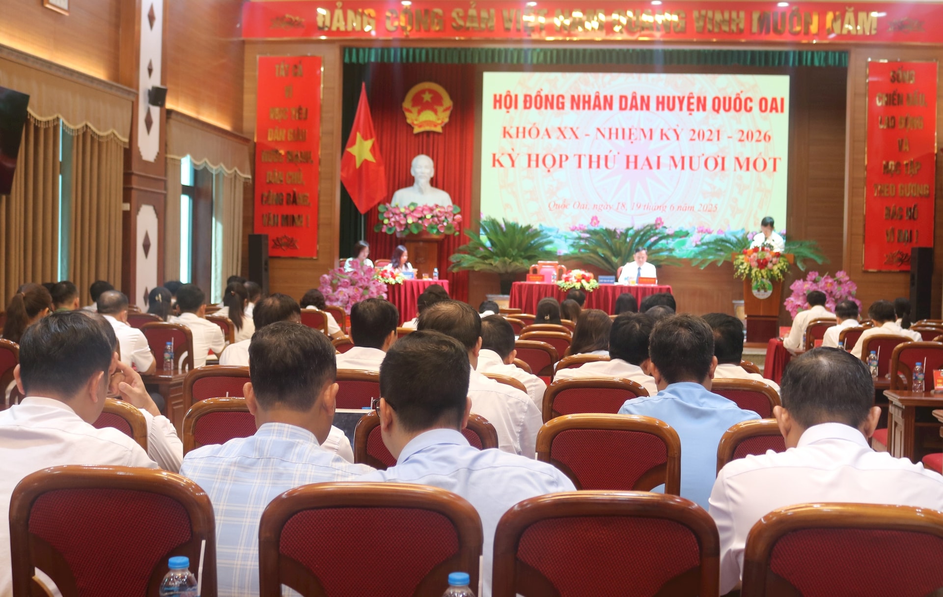 2quoc-oai.jpg