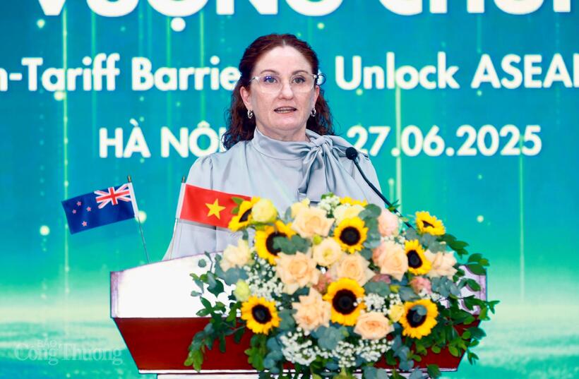 Bà Caroline Beresford - Đại sứ New Zealand tại Việt Nam phát biểu tại hội thảo. Ảnh: NH