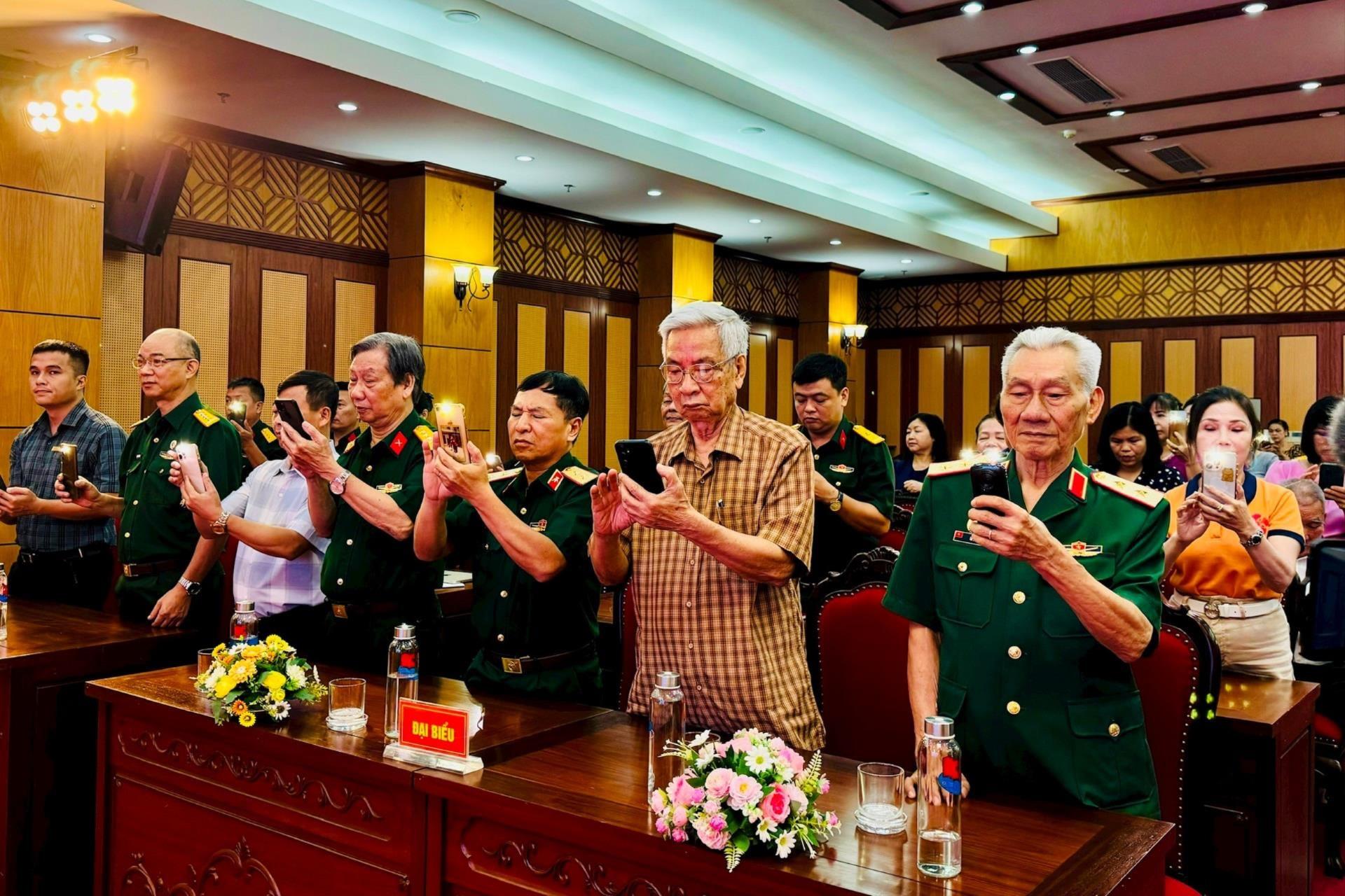 thuc-hien-ung-ho.jpg