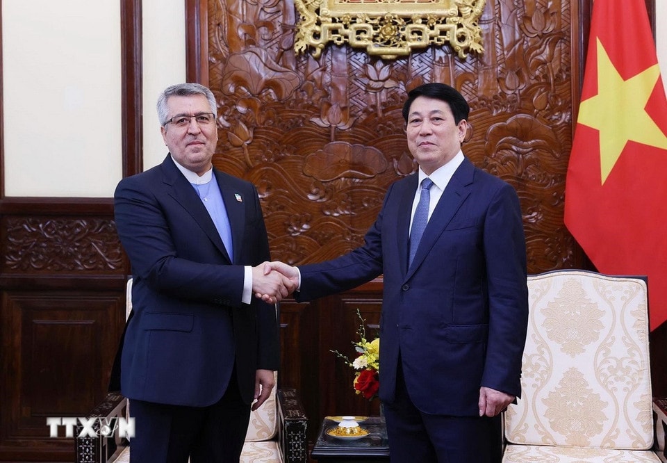 Chủ tịch nước Lương Cường tiếp Đại sứ Iran tại Việt Nam Ali Akbar Nazari đến chào từ biệt. (Ảnh: Lâm Khánh/TTXVN)