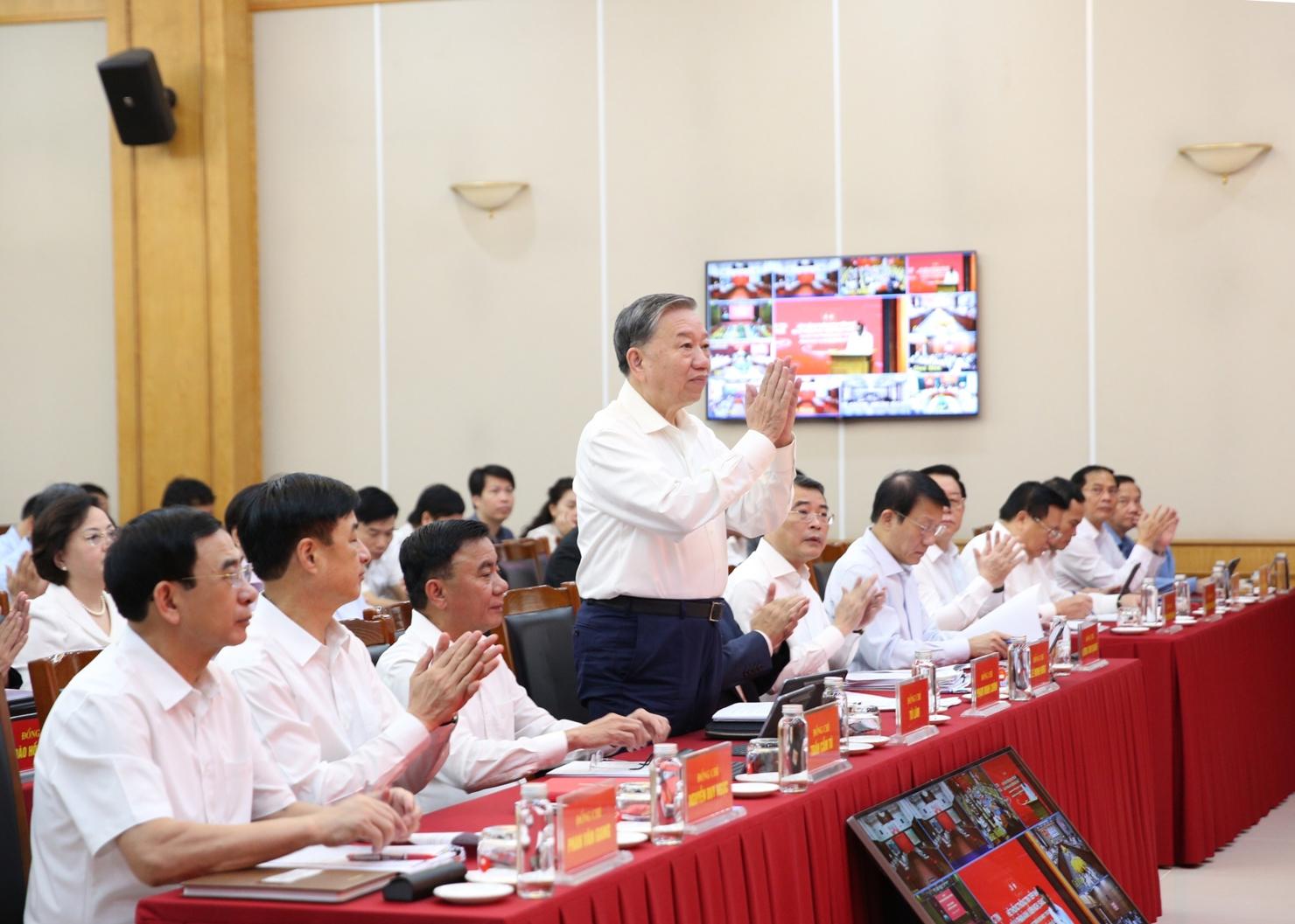 Tổng Bí thư Tô Lâm đánh giá cao cơ quan thường trực, Ban Chỉ đạo đã rất tích cực, tham mưu, ban hành các kế hoạch triển khai Nghị quyết 57-NQ/TW - Ảnh: VGP/Nguyễn Hoàng.  