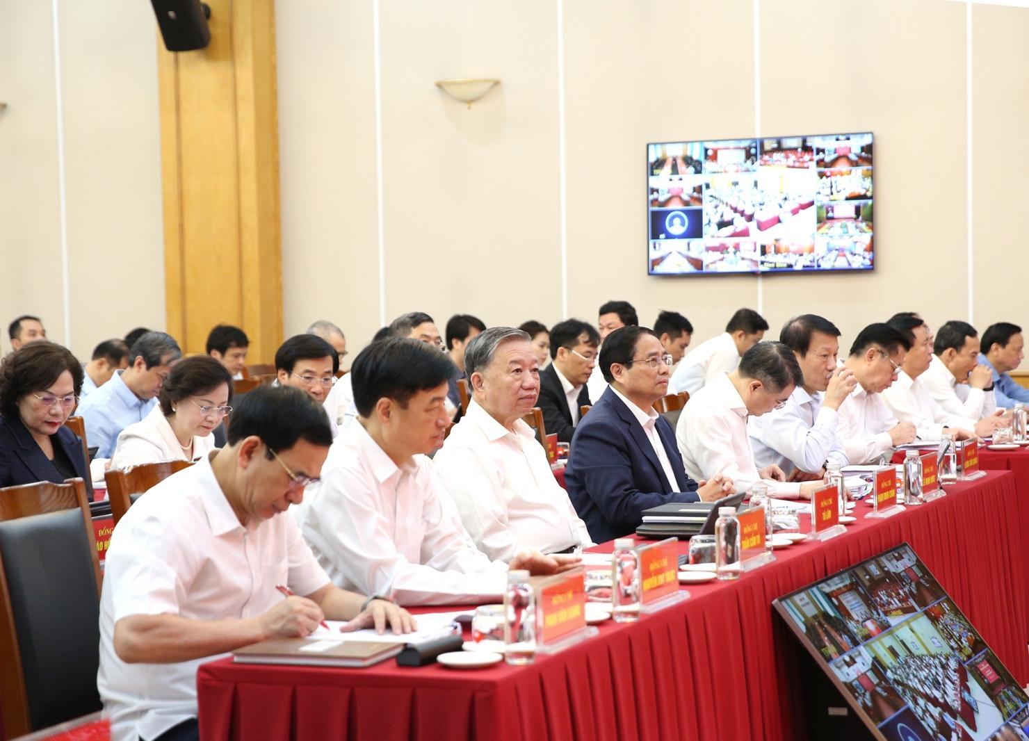 Tổng Bí thư Tô Lâm, Thủ tướng Chính phủ Phạm Minh Chính cùng các đồng chí lãnh đạo Đảng và Nhà nước tham dự Hội nghị - Ảnh: VGP/Nguyễn Hoàng.  