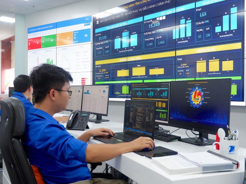 Hỗ trợ người làm công tác chuyển đổi số.